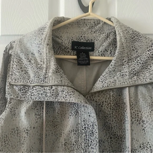 SD Collection Gray Leopard Utility Jacket - Picture 3 of 5